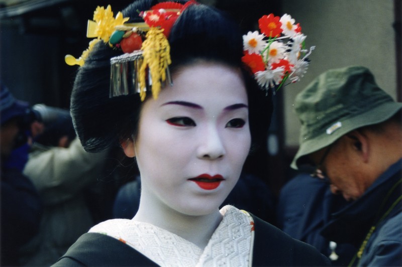 Geishas & Maikos (Gion Corner)